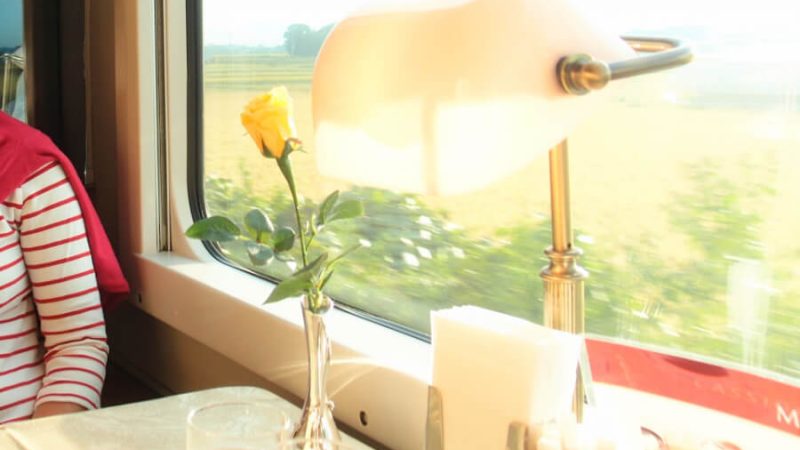 豪華寝台列車で巡る優雅な鉄道旅